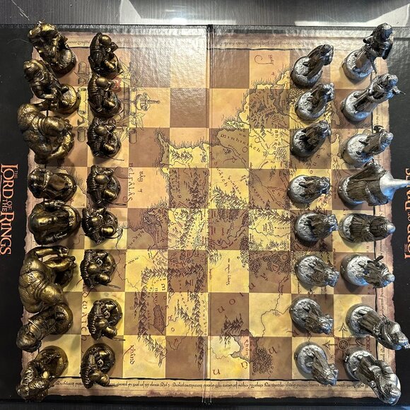 Lord of the Rings: The Fellowship of the Ring Chess Set | Hasbro/Parker Brothers - Picture 7 of 8